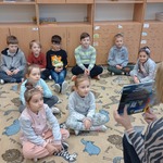 Rodzice czytaja dzieciom w klasie 1b-10.jpg